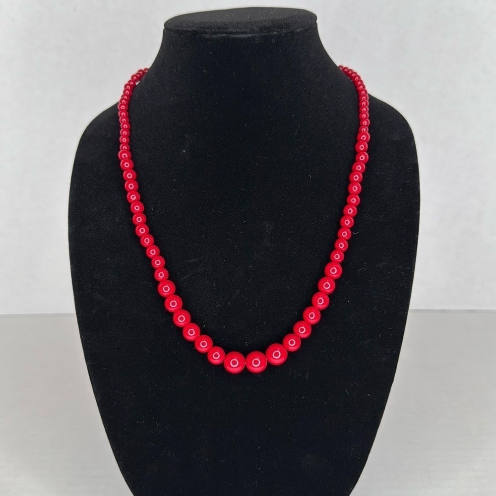 Vintage graduated bead Vibrant Red Beaded Necklace Timeless Jewelry lot A10